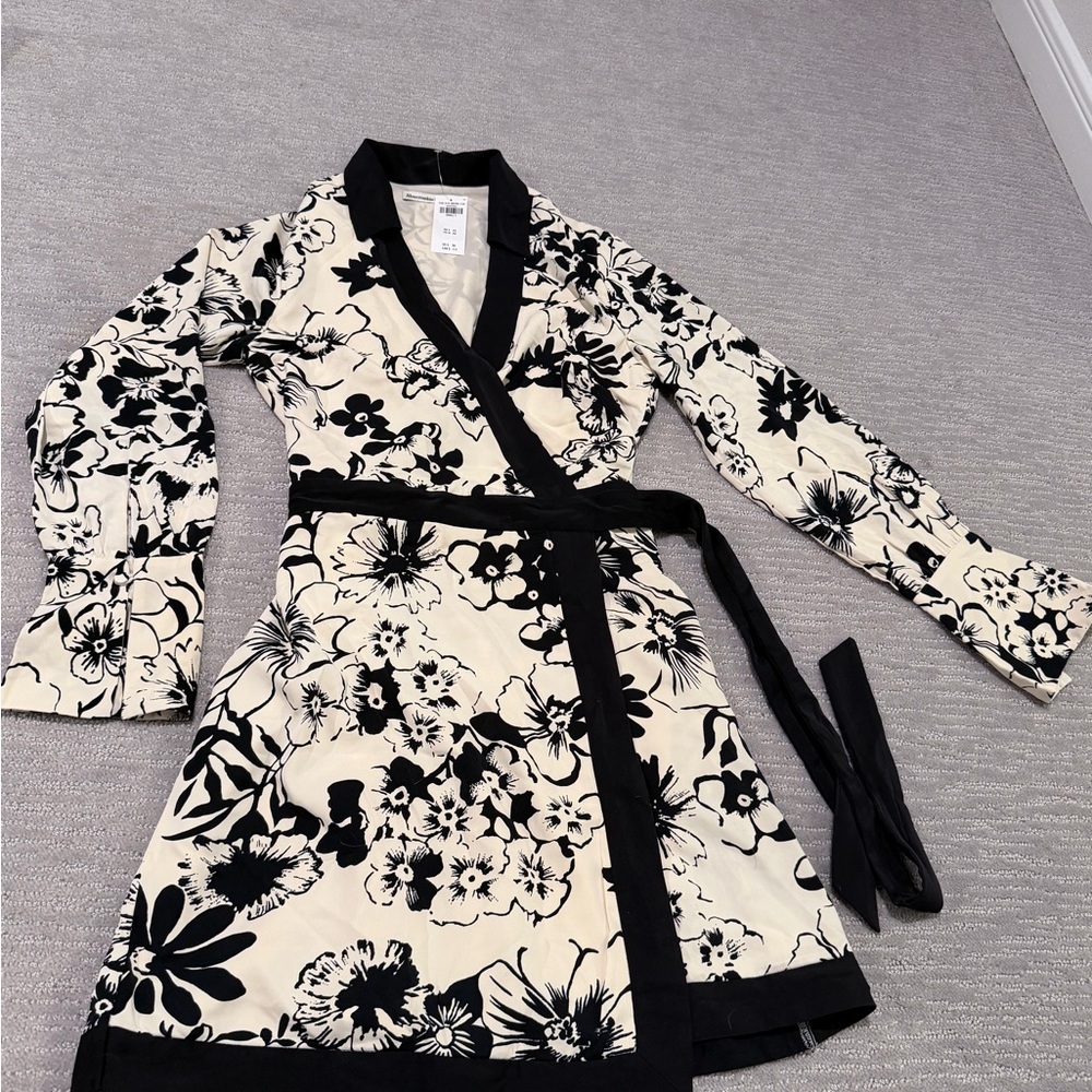 Abercrombie & Fitch Black and White Floral Dress
